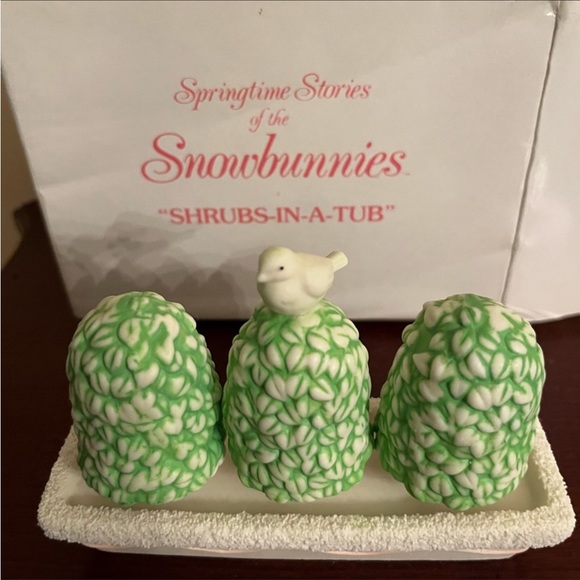 798. NIB DEPARTMENT 56 SNOWBUNNIES SHRUBS IN A TUB - Picture 2 of 5